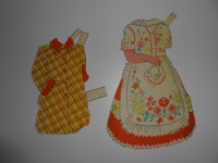 Papír ruha öltöztetőbabához